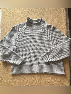 American Eagle Outfitters Light Gray Mock Neck Waffle Knit Sweater